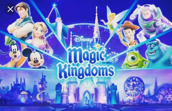 一聖さんのインスタグラム写真 - (一聖Instagram)「ディズニーのパークを自ら作っていくゲーム。﻿ キャラクターをどんどん解放させ、アトラクションの配置やパレードのフロートを集める。(課金対象アイテムあったけど…無課金ユーザー) ﻿ まあシムシティみたいな雰囲気。﻿ ストーリーは色んな映画とコラボをしていたからDオタからしたら喜びなのです。﻿ 朝起きてからチェック〜寝る前にチェック。﻿ 無表情で仕事の様に毎日入り込んでた自分が奇妙だね笑﻿ メンバーにも「まーだやってんの！？」って言われたな〜﻿ しかし配信終了…﻿ 最後に思い出として好きなキャラを並べてみた。﻿ ﻿ #ディズニー#マジックキングダムズ﻿ #ミッキー#リトルグリーンメン#ジュディ﻿ #Disney#Mickey﻿ #ToyStory#littlegreenmen﻿ #zootopia#JudyHopps﻿ #Dオタ#ディズ兄さん#無表情#絶望﻿」5月30日 23時09分 - buglug_issei