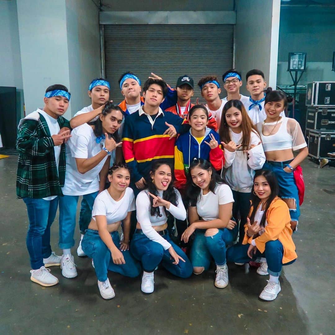 Ranz Kyleさんのインスタグラム写真 - (Ranz KyleInstagram)「Ranz and niana ytff squad!! 👉🏻performance wouldn’t be that lit without em so big ups to the team! 💯🇵🇭 ps #ytffph vlog is up!」5月30日 23時10分 - ranzkyle
