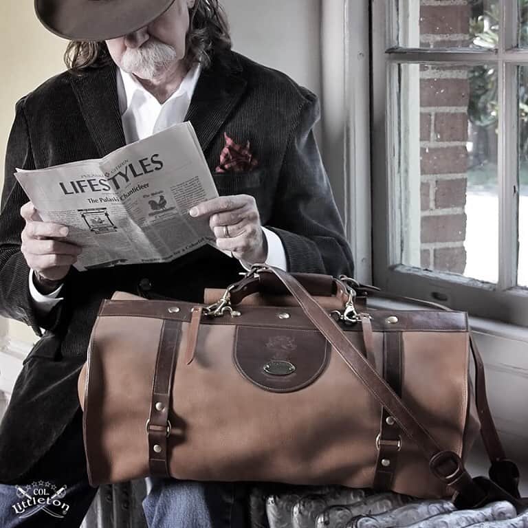 のインスタグラム：「“Explore the world with an open mind, a sturdy carry-on, & clothes that don’t wrinkle.” - Madeleine Albright  #ThoughtfulThursday #ThursdayThoughts #MadeleineAlbright #Explore #Travel #WorldTraveler #Traveler #Leather #Leathergoods #Handmade #Handcrafted #MyColStyle #ColLittleton #Tennessee #MadeInUSA #madeinamerica #americanmade #instatravel #instatraveler」