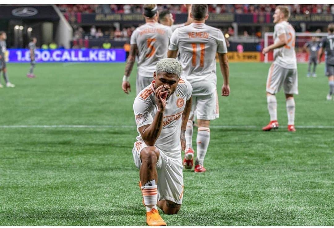 ホセフ・マルティネスのインスタグラム：「The more you give a king 👑, the more he wants 😡 @secasports  @atlutd」