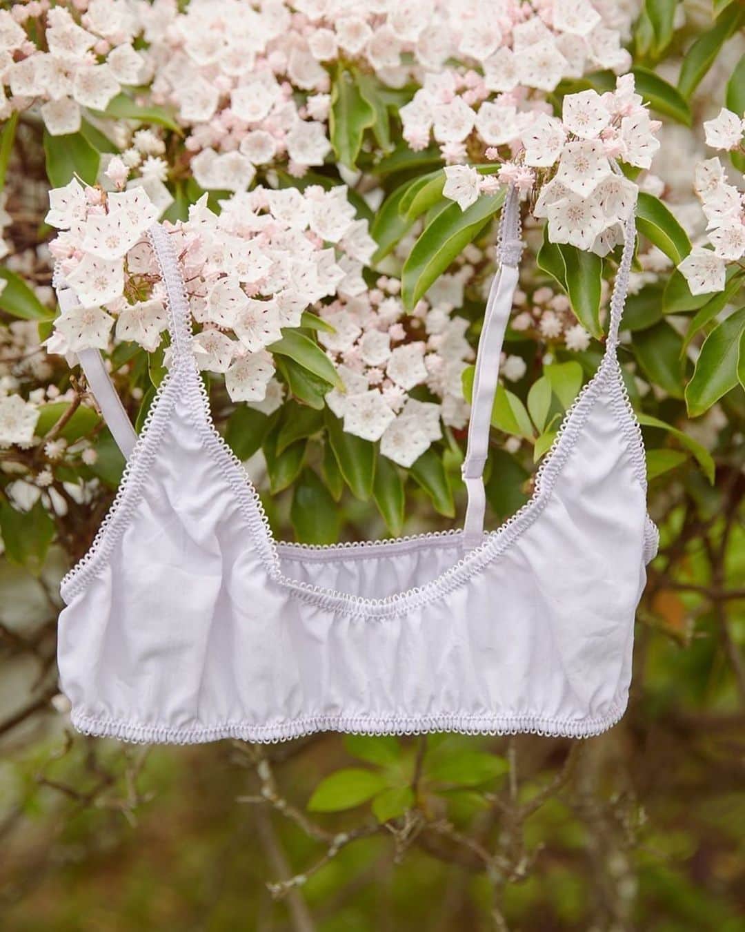 Urban Outfittersさんのインスタグラム写真 - (Urban OutfittersInstagram)「Simple and essential: new bras and bralettes are online now. 🌼 #UOonYou」5月30日 23時26分 - urbanoutfitters