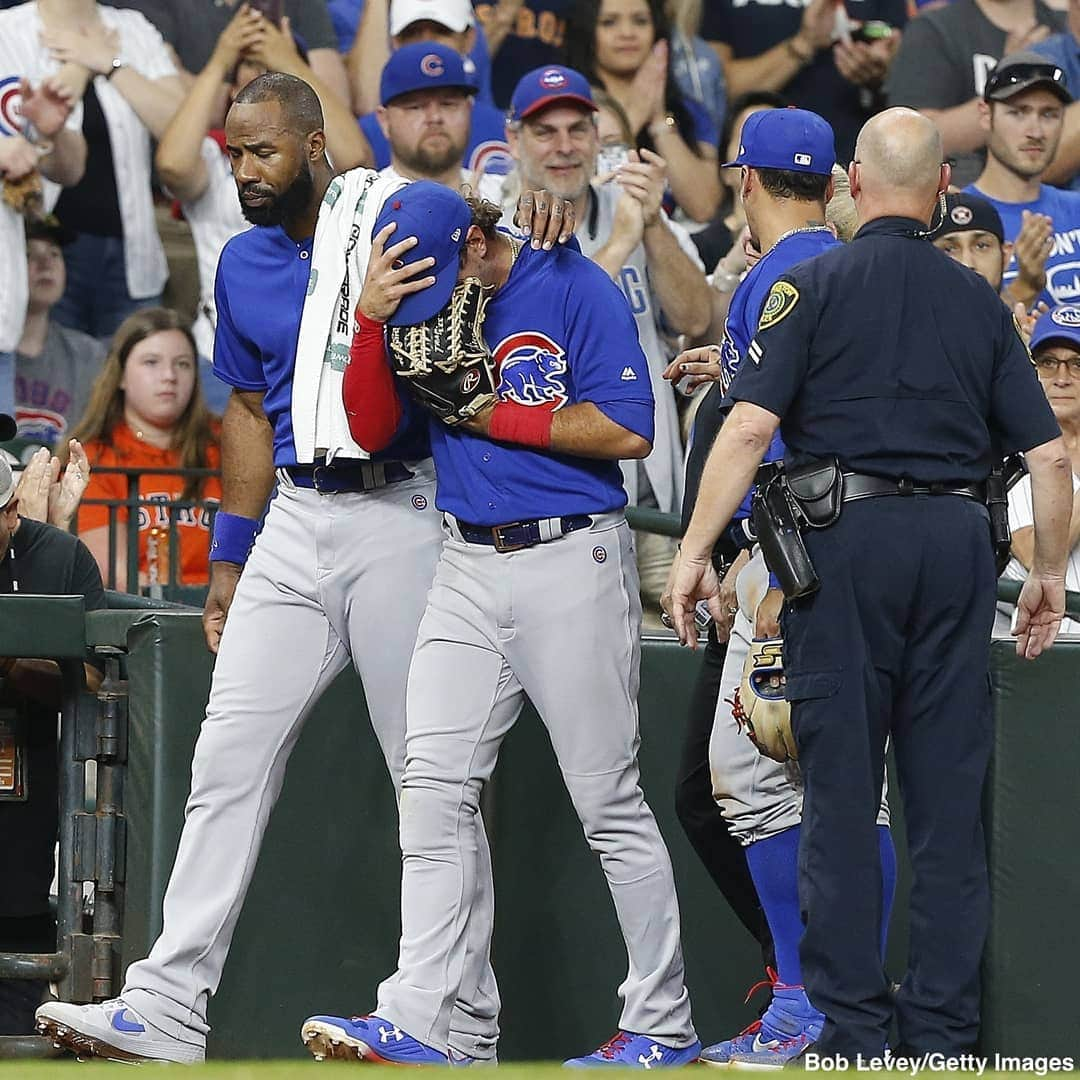 ABC Newsさんのインスタグラム写真 - (ABC NewsInstagram)「A child was struck by a line drive at the Chicago Cubs vs. Houston Astros game at Minute Maid Park on Wednesday night, bringing the Cubs player who hit the foul ball to tears. #baseball #astros #cubs #mlb」5月30日 23時26分 - abcnews