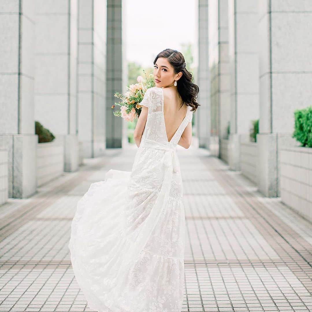 のインスタグラム：「💕KITE AND BUTTERFLY💕#japan #brides #madeincalifornia🇺🇸 #theboheimanbride @beacondress @lucystruve #lilydress」