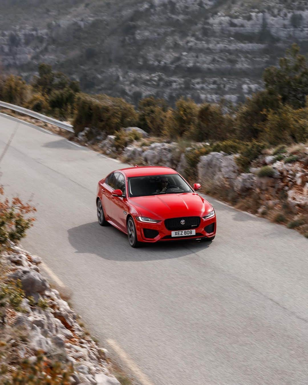 Jaguarさんのインスタグラム写真 - (JaguarInstagram)「Swipe to excite.  #Jaguar #XE #Luxury #Premium #Sports #Saloon #AWD #CarsofInstagram #InstaCar #InstaDesign」5月30日 23時48分 - jaguar