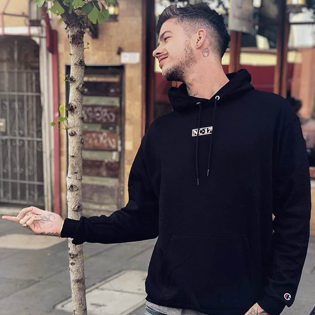 T・ミルズのインスタグラム：「Smoke ya later San Francisco 💨 Where should I go next? 🤔」