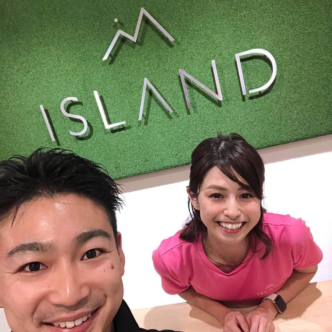 齋藤優紀さんのインスタグラム写真 - (齋藤優紀Instagram)「中央区米山に出来た、ご近所さんジム @islandgym_niigata アイランドジムさんに行ってきました😊✨✨ とってもおしゃれジム☺︎☺︎ トレーニングするお部屋は3部屋あって、全部にワットバイクがあるよ😊✨筋トレして、有酸素して、脂肪燃焼🌸🌸 ウェアも貸してくれるので、手ぶらで行けますねー✨しかも可愛いピンクのウェア❤️❤️あがるぅ😆❤️ 動画はブルガリアンスクワット🇧🇬 トレーナーさんの脚に脚を乗せるという、ドキドキスタイル🤣✨ 今日お尻筋肉痛です😂❤️ ありがとうございました！また行きまーす😊  #teamhirodynext #teamhirodyangels #ssa #サマースタイルアワード#サマスタ #腹筋女子 #筋トレ女子 #fitnessgirl #アブクラックス #アブクラックス女子 #インスタダイエット #スポーツウェア #トレーニングウェア #フィットネスウェア #筋トレ #トレーニング #ジム #フィットネス #筋肉 #マッチョ #ダイエット #ワークアウト #ボディメイク#beauty#エニタイム #anytimefitness #ウォーキング#ウェア#アイランドジム#新潟市中央区」5月31日 10時44分 - yuki_fit0828