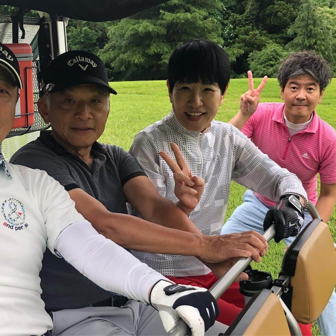 和田アキ子さんのインスタグラム写真 - (和田アキ子Instagram)「一昨日、2年半ぶりにゴルフに行きました‼️雨予報だったけど、遅めのスタートだから雨も上がって😊😊😊 暑いの心配してたら、快適な気候になりました〜😊😊 ただ、、、練習しないとぉー😭😭😱😱😱 また今年からやろうと決めました😊 でも、目標の1万歩歩けてよかったぁー😍😍 #ako50th #ゴルフ #一万歩 #健康」5月31日 10時46分 - ako50th