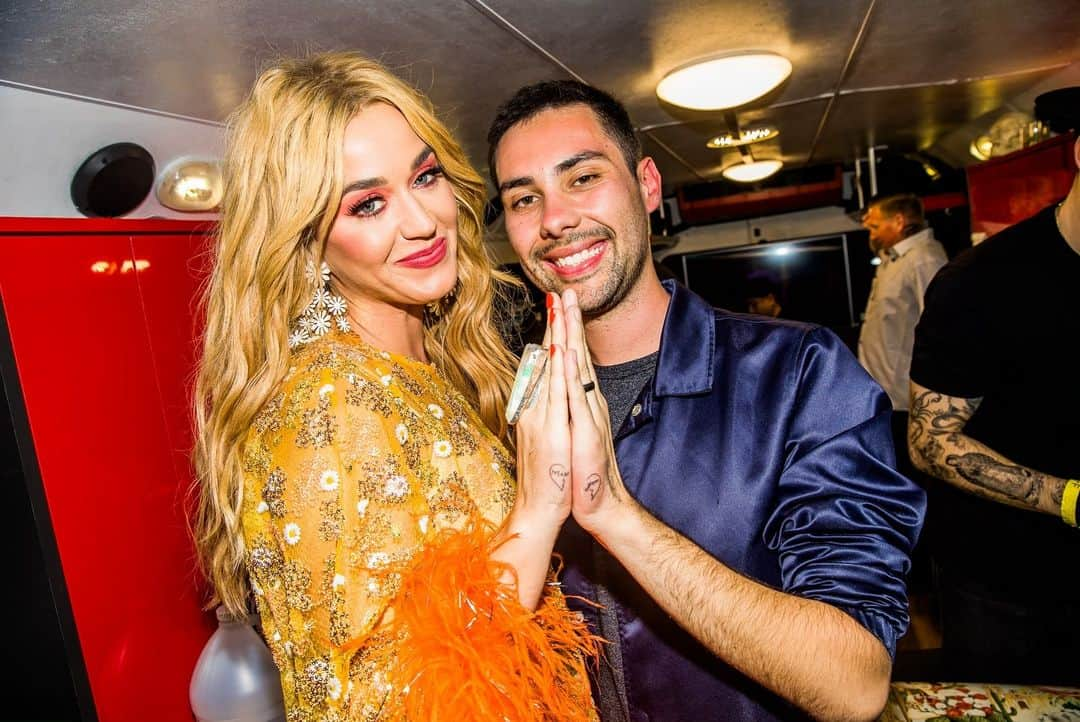 ケイティ・ペリーさんのインスタグラム写真 - (ケイティ・ペリーInstagram)「My love for KatyCats is #NeverReallyOver 🧡 Last night was a super groovy hang @youtubemusic. Watch page link in bio!」5月31日 9時16分 - katyperry