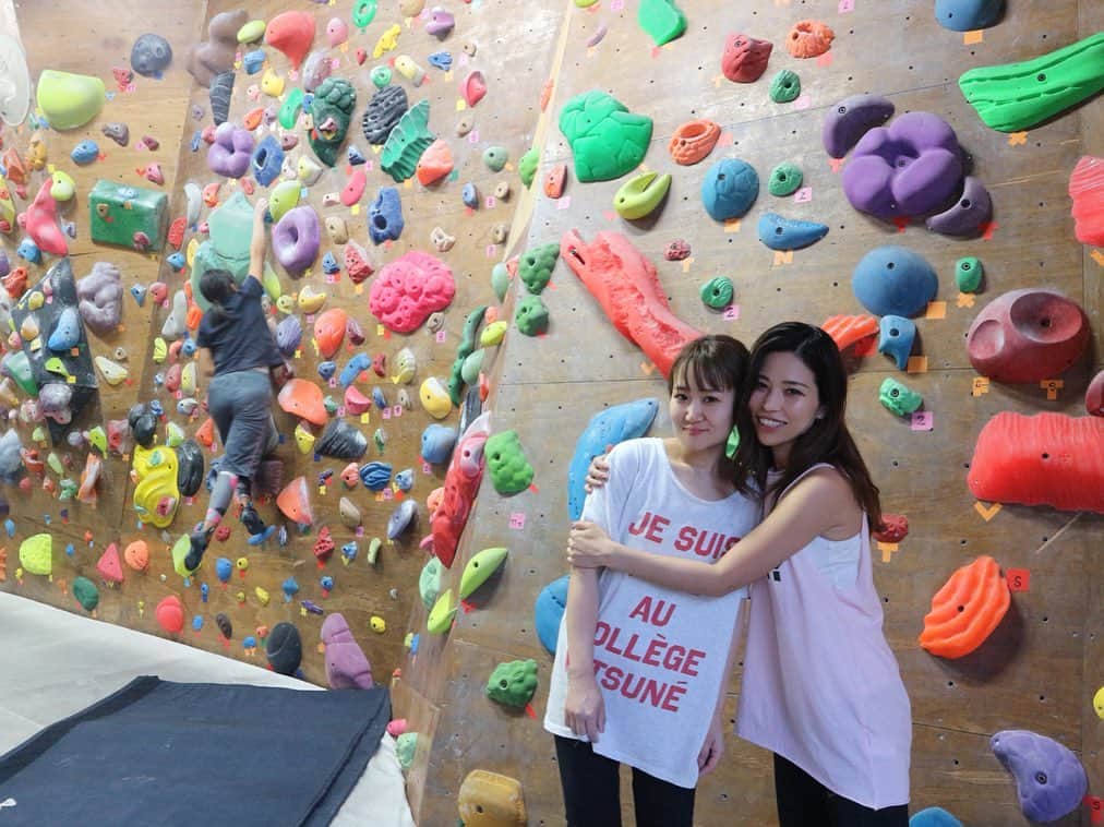 ANNA さんのインスタグラム写真 - (ANNA Instagram)「@pressfactory.cg で初めてのボルダリング体験🧗🏽‍♀️・ ・ 体幹を使うので想像より難しくてハード⛰✨・ 全身が鍛えられて、いい運動になりました🔥・ ・ ・ ありがとうございました✨・ ・  #bouldering #ボルダリング #体幹トレーニング #climbing」5月31日 9時22分 - anna_flare