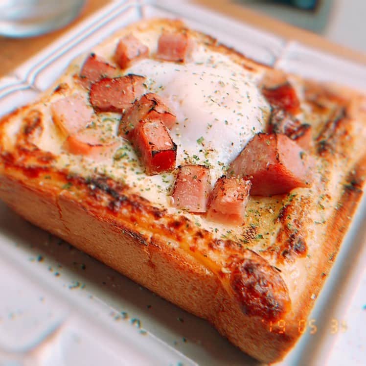寺崎裕香さんのインスタグラム写真 - (寺崎裕香Instagram)「お仕事前にカフェモーニング。  ラピュタパン という名のトースト。  なにこれ、美味しすぎるんですけど！！」5月31日 9時59分 - terachan0804