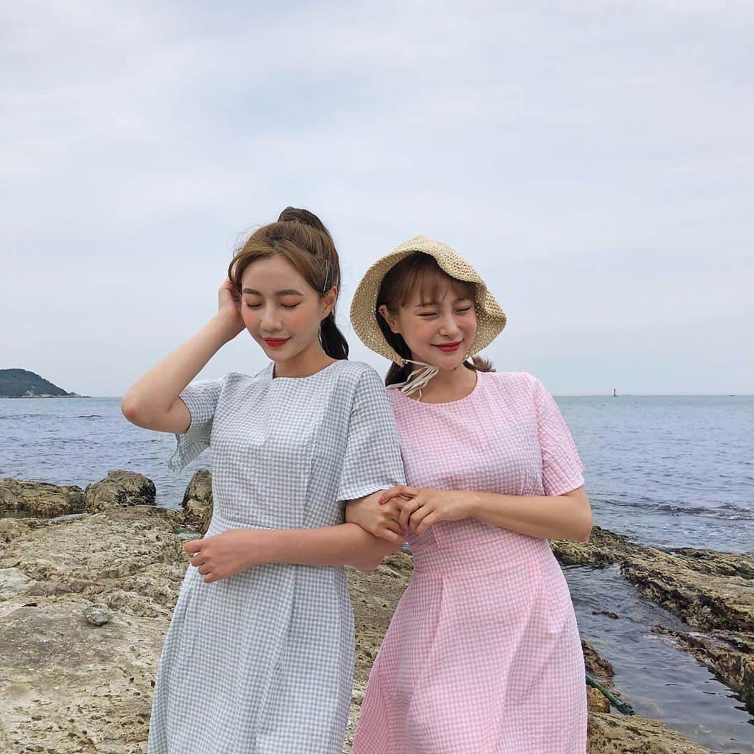 Hotping公式アカウントさんのインスタグラム写真 Hotping公式アカウントinstagram 夏もチェックワンピで仲良く双子コーデ ー 双子コーデ お揃いコーデ チェックワンピース 韓国好きな人と繋がりたい 5月31日 9時51分 Hotping Japan