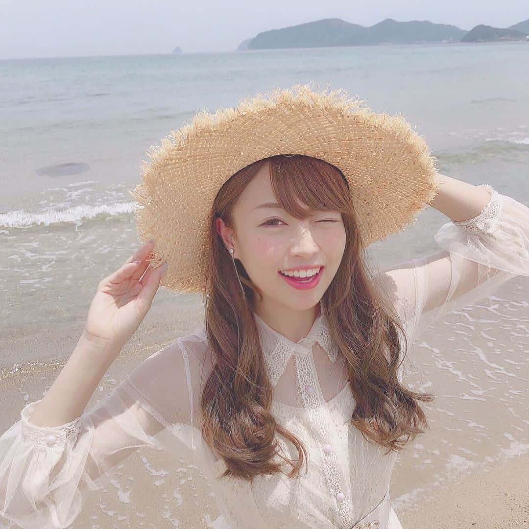 桃咲まゆのインスタグラム：「_ へたっぴウィンク(^_−)−☆ っていう歌あったの知ってる？👼🏻 #海#糸島#beach#sea#ocean」