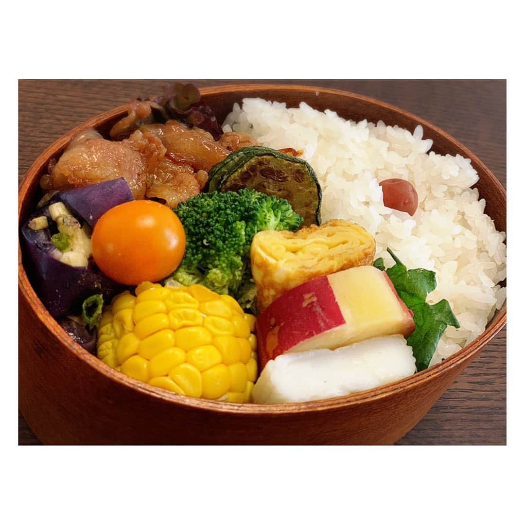森田麻恵さんのインスタグラム写真 - (森田麻恵Instagram)「今日は、生姜焼き弁当。  晩御飯作った時に、下味つけて、タレも作っておいたから、朝は焼いただけ〜。 つまみ食いをしにきた長男は、朝から生姜焼き丼にして食べてました🐖若さだね〜。 #お弁当 #旦那弁当 #お弁当記録 #お弁当作り #お弁当おかず #生姜焼き #obento #lunchbox #cooking #instafood #foodstagram」5月31日 10時27分 - morita_mae