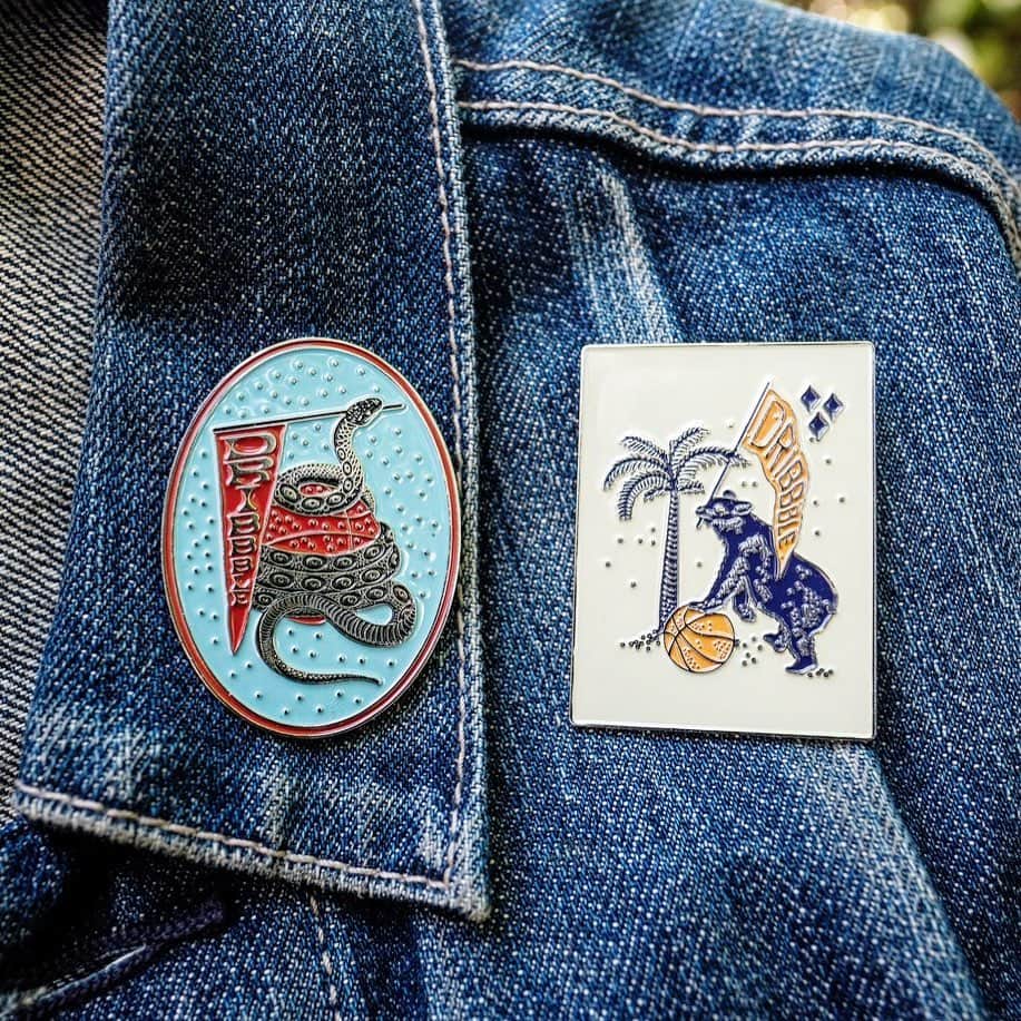 Dribbbleさんのインスタグラム写真 - (DribbbleInstagram)「Stylin! Show & Tell Club enamel pin set by @peterlaxalt of @laxaltandmciver (Levi’s jacket not included) 🤪  More design goodies in our shop. Link in bio.  #shopdribbble #dribbble #laxaltandmciver」5月31日 1時44分 - dribbble