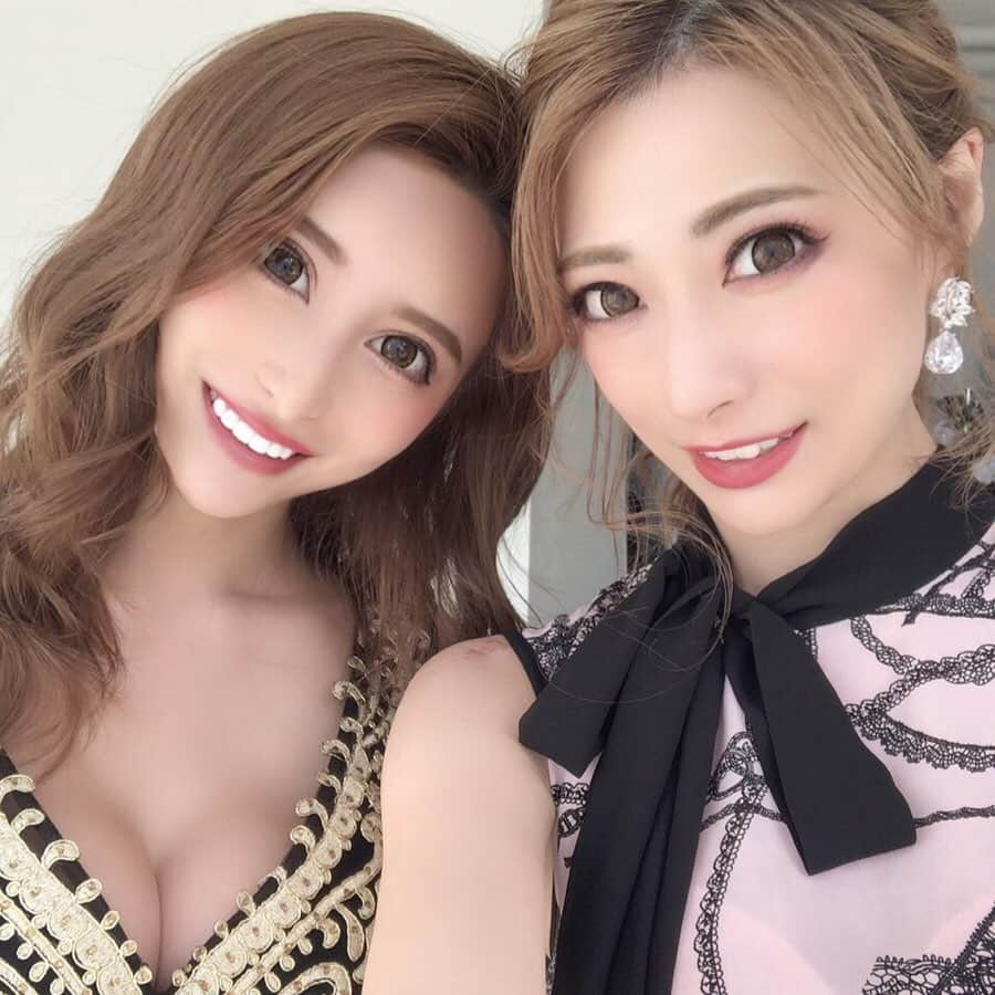 華沢友里奈さんのインスタグラム写真 - (華沢友里奈Instagram)「@hozunyam0818  @hz_hozumi  最近 @dress_sugar  の撮影はにゃむとよくかぶるの😍❤️ 普段話してる声可愛いのに 動画になると酒灼けの声発揮するにゃむこさんww まあ私地声自体が酒灼けみたいな感じだから 声ガラガラコンビだな😍❤️ しかし今日頑張りました｡ﾟ(ﾟ´Д｀ﾟ)ﾟ｡  #ほずにゃむ #ほずみ #にゃむ #hz #sugar  #ドレス #キャバ嬢 #キャバ嬢ドレス #followme」5月31日 2時00分 - hanazawayurina