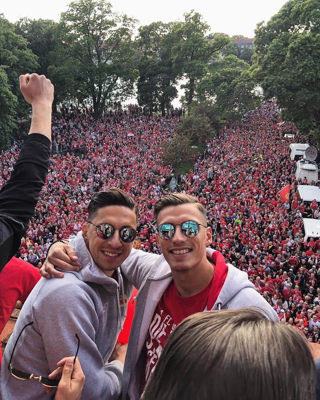 ニコライ・ラップのインスタグラム：「Wahnsinn! WIR haben es geschafft. Danke für die großartige Unterstützung! ❤️ #bundesliga #eisernunion」