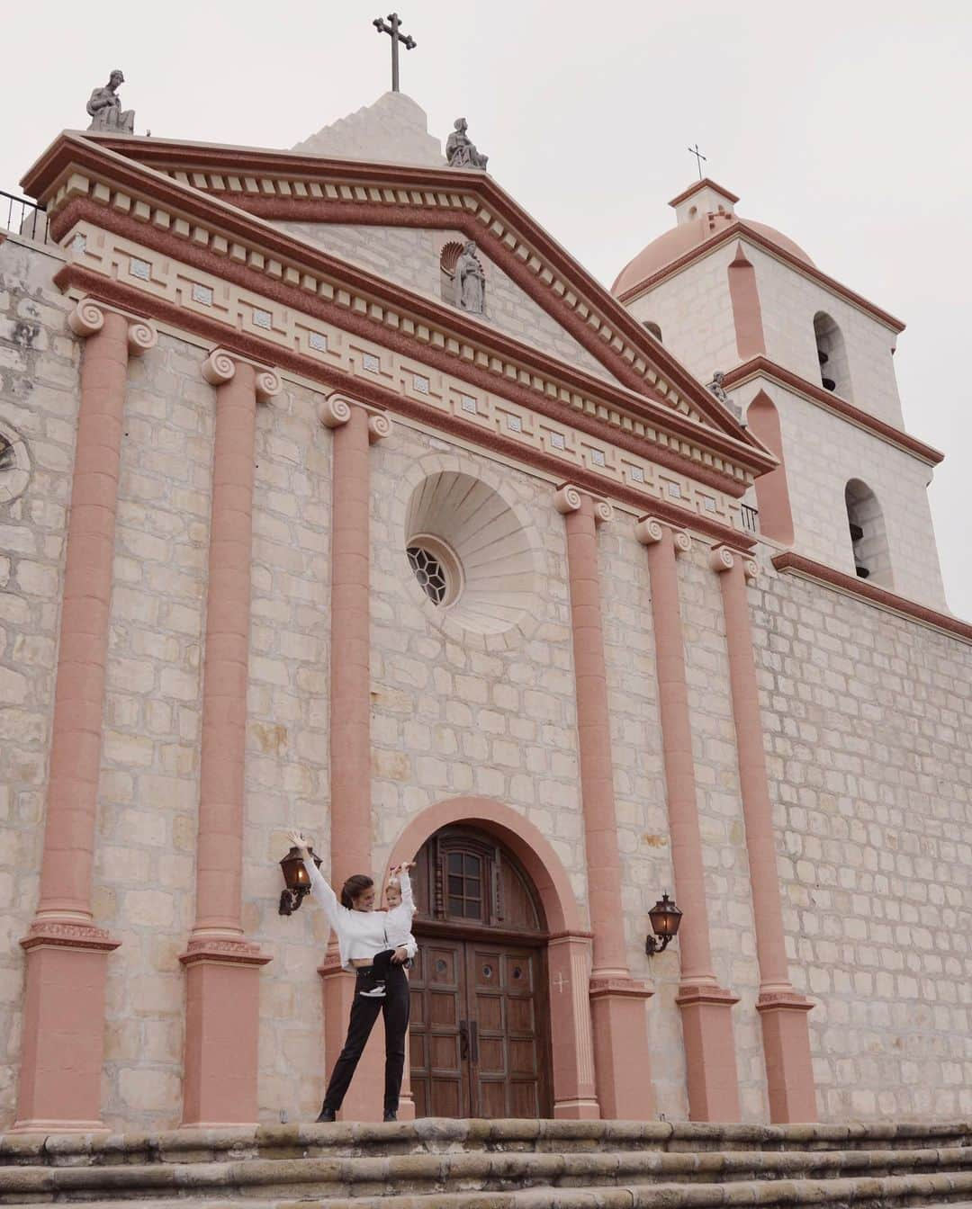 ストーミ・ヘンレイさんのインスタグラム写真 - (ストーミ・ヘンレイInstagram)「Forever tourists 💫」5月31日 2時23分 - stormibree