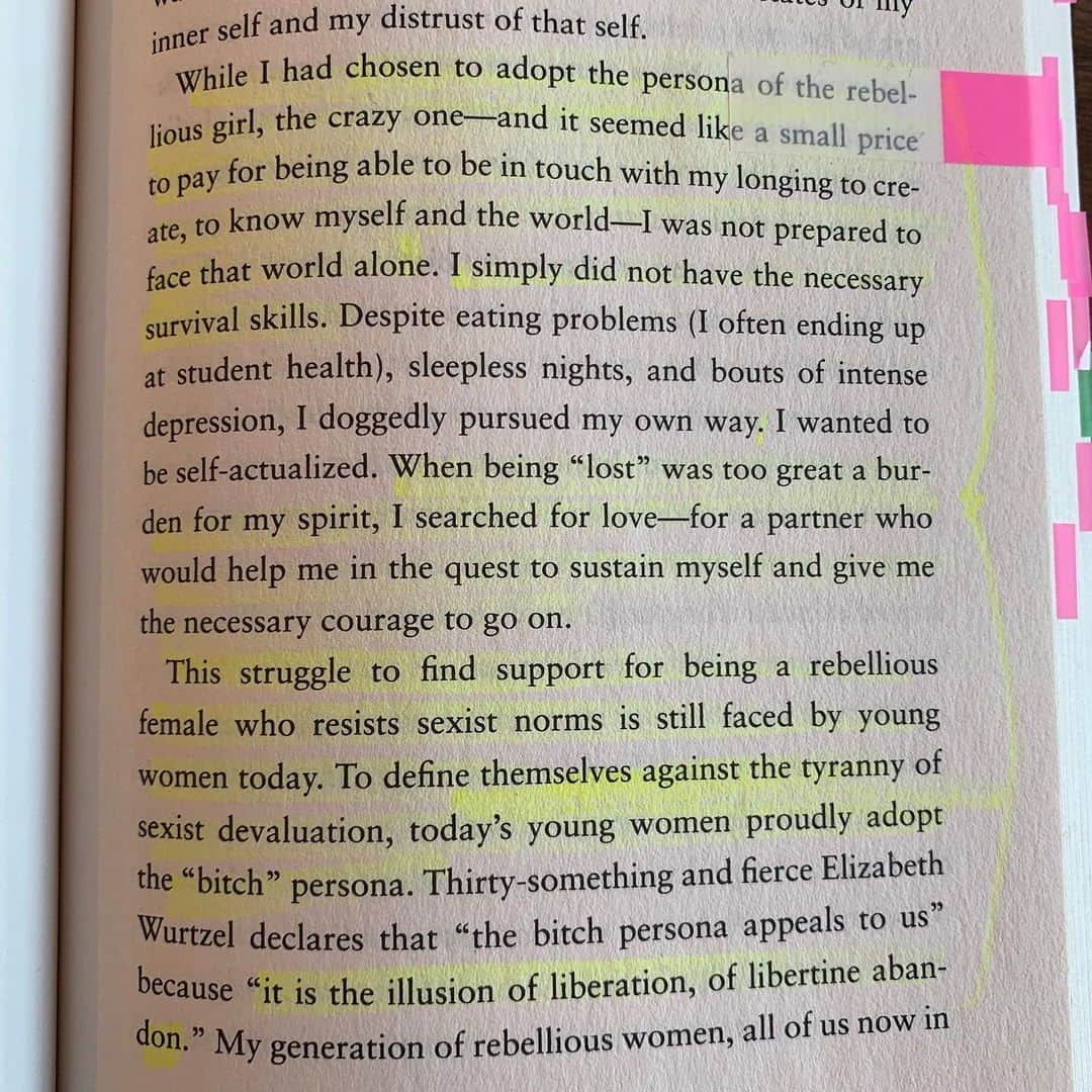 マット・マクゴリーさんのインスタグラム写真 - (マット・マクゴリーInstagram)「"Communion: The Female Search For Love" by bell hooks # I've loved every bell hooks book that I've read (this is my third)! I find her takes on love as influenced by patriarchy, gender roles and systems of oppression to be spot on in my experience.  Having first read "The Will To Change: Men, Masculinity and Love" and then "All About Love: New Visions," this was a great compliment.  It was also important to me to read this to better understand what the women in my life go through when it comes to dating and looking for a partner.  Too many books about love and dating leave out the impacts of the way that we are socialized, instead teaching people how to adapt to these oppressive systems.  But the truth is, we must liberate ourselves from them if we are ever to explore the full range of our humanity (and love) that we are possible of, no matter what gender we identify as.  # "Often, especially for adult women, the choice to be self-loving requires tremendous sacrifice.  This is especially true if prior to doing the work of self-love everyone in their lives were accustomed to devaluing and/or subordinating them.  Acknowledging this helps us understand why masses of women who may intuitively know they need to do the work of self-love are trapped by fear.  Significant changes means we have to confront loss.  Whenever we give something up, there is a gap- even if what we are giving up needs to go." #bellhooks #communion  # My Booklist: bit.ly/mcgreads (link in bio) #mcgreads」5月31日 2時16分 - mattmcgorry