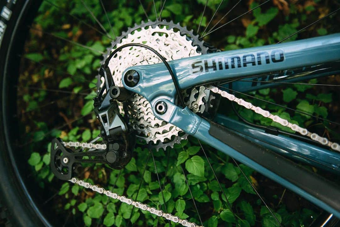 Shimanoさんのインスタグラム写真 - (ShimanoInstagram)「It just works. Shimano’s all new SLX 12-speed groupset is everything you need with nothing you don’t. Featuring the trickle-down technology and benefits of our XT and XTR groupsets, SLX offers consistent and reliable high performance, all at a lower price.  Smooth and precise shifting. Firm and predictable braking. Good looking and easy to maintain. SLX is ready to go wherever and whenever you want, whether it’s an all-day epic, the local cross country race, or a post-work ride with your buddies. It won’t let you down. @BrynAtkinson #ShimanoMTB #MakeYourMark」5月31日 2時18分 - rideshimano