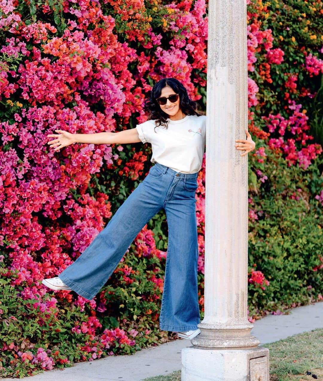Grace Bonneyのインスタグラム：「This awesome human being- @aparnapkin - is taking over our @goodcompanyzine feed today and talking about our favorite (but also sometimes most intimidating) topics: 💸MONEY💸 Click on over to the @goodcompanyzine to see what @aparnapkin is sharing with us and what she’s spent her hard-earned money on recently. (You can pick up a copy of the new issue of #goodcompanymag in the link above ☝🏽) #goodcomoney Photo by @jokimbo」