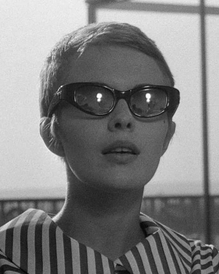 デミリーさんのインスタグラム写真 - (デミリーInstagram)「Summer calls for sunnies & stripes 🕶🌞 #tbt #JeanSeberg #60sstyle #sunglasses #stripes #summerstripes #summerstyle #inspo」5月31日 2時54分 - demyleeny