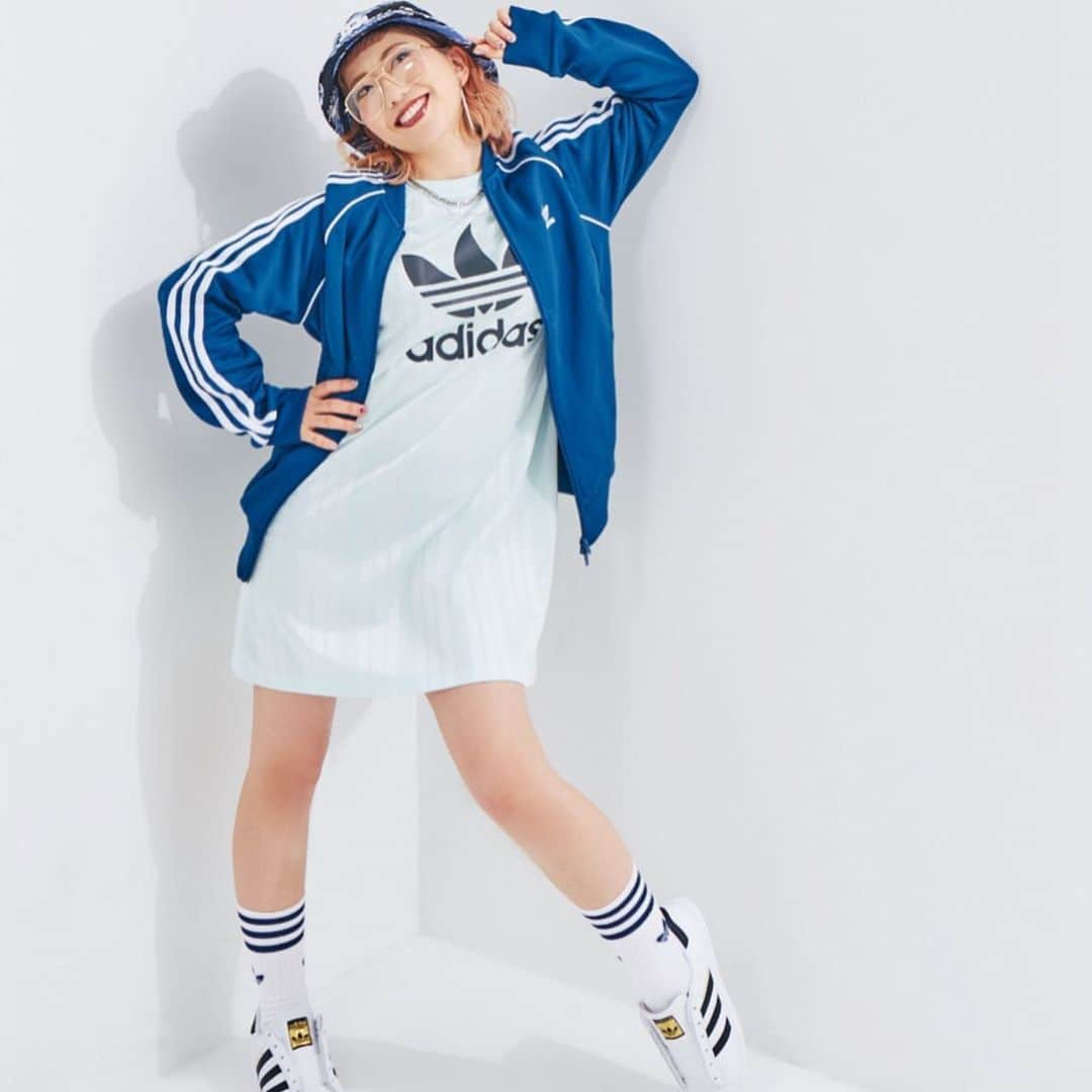 アカネさんのインスタグラム写真 - (アカネInstagram)「HAPPY 40th ANNIVERSARY！ ABC-MARTの40周年を祝し、 『adidas Originals（アディダス オリジナルス）』 ABC-MART40周年記念モデル ＜スーパースター 1986（SUPERSTAR 1986）＞が登場！ ． ． ． スンゴク新鮮ナ ワタシヲ 御覧アレ。 ． #タノシカッター #アディダスと私 #なかなか無いコラボレーション #新鮮でしたぬ #インタビューも今までにない感じのお話で #あんなことやこんなことも喋ったので #みなさん是非是非御覧アレ . #adidasoriginals  #superstar1986  @abc_mart_japan」5月31日 3時00分 - akane813_