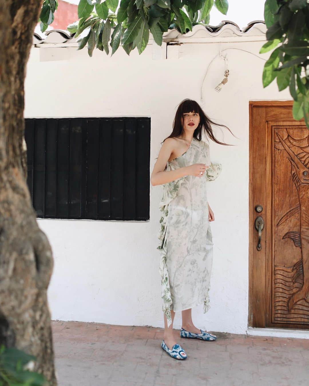 ナタリー・スアレスさんのインスタグラム写真 - (ナタリー・スアレスInstagram)「The patterns on my @rothys flats fit in with all the beautiful textiles I’ve been seeing in the little stores of Sayulita. So inspired by this town. -> head to the Rothy’s Instagram Stories to follow our takeover! #RothysintheWild #rothyspartner」5月31日 3時06分 - natalieoffduty