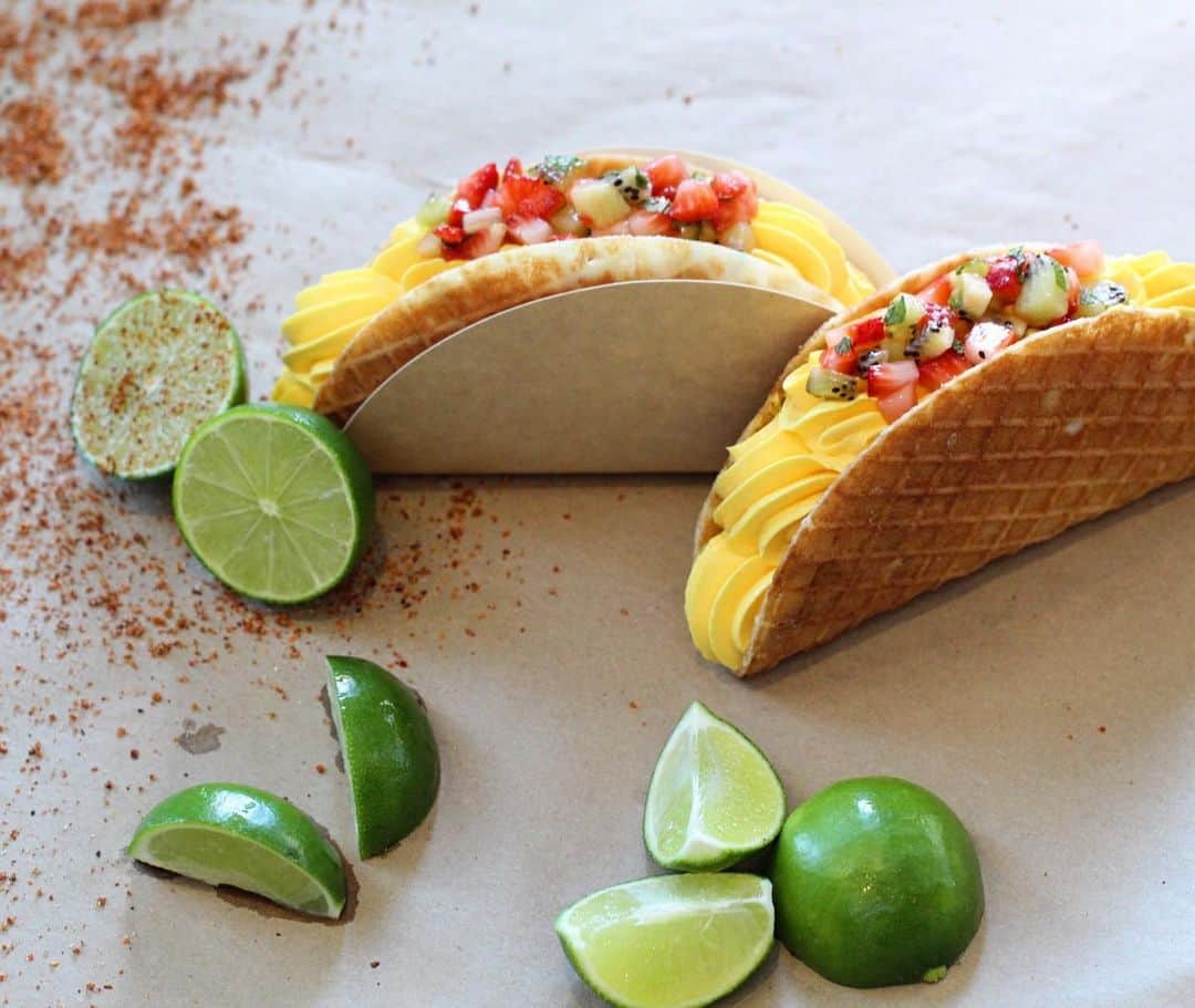 DOMINIQUE ANSEL BAKERYさんのインスタグラム写真 - (DOMINIQUE ANSEL BAKERYInstagram)「Mango Passion Fruit Soft Serve Taco at @dominiqueansella, swirled into a handmade honey tuile waffle “shell” and topped with strawberry kiwi salsa and a wedge of lime on the side. #🍦🌮 @thegrovela #DominiqueAnselLA」5月31日 3時24分 - dominiqueansel