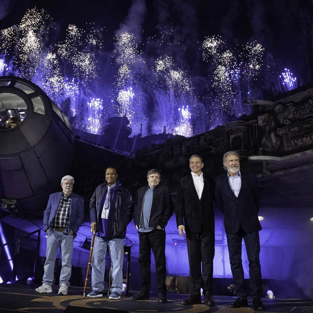 スター・ウォーズさんのインスタグラム写真 - (スター・ウォーズInstagram)「Greetings from Batuu! George Lucas, Mark Hamill, Billy Dee Williams, and Harrison Ford reunited last night as Bob Iger led the dedication ceremony of Star Wars: #GalaxysEdge at Disneyland. ⠀ ⠀ Reservations and valid theme park admission required to visit Star Wars: Galaxy’s Edge between May 31 and June 23, 2019. Beginning June 24, No Reservations Required. Subject to Capacity.」5月31日 3時35分 - starwars