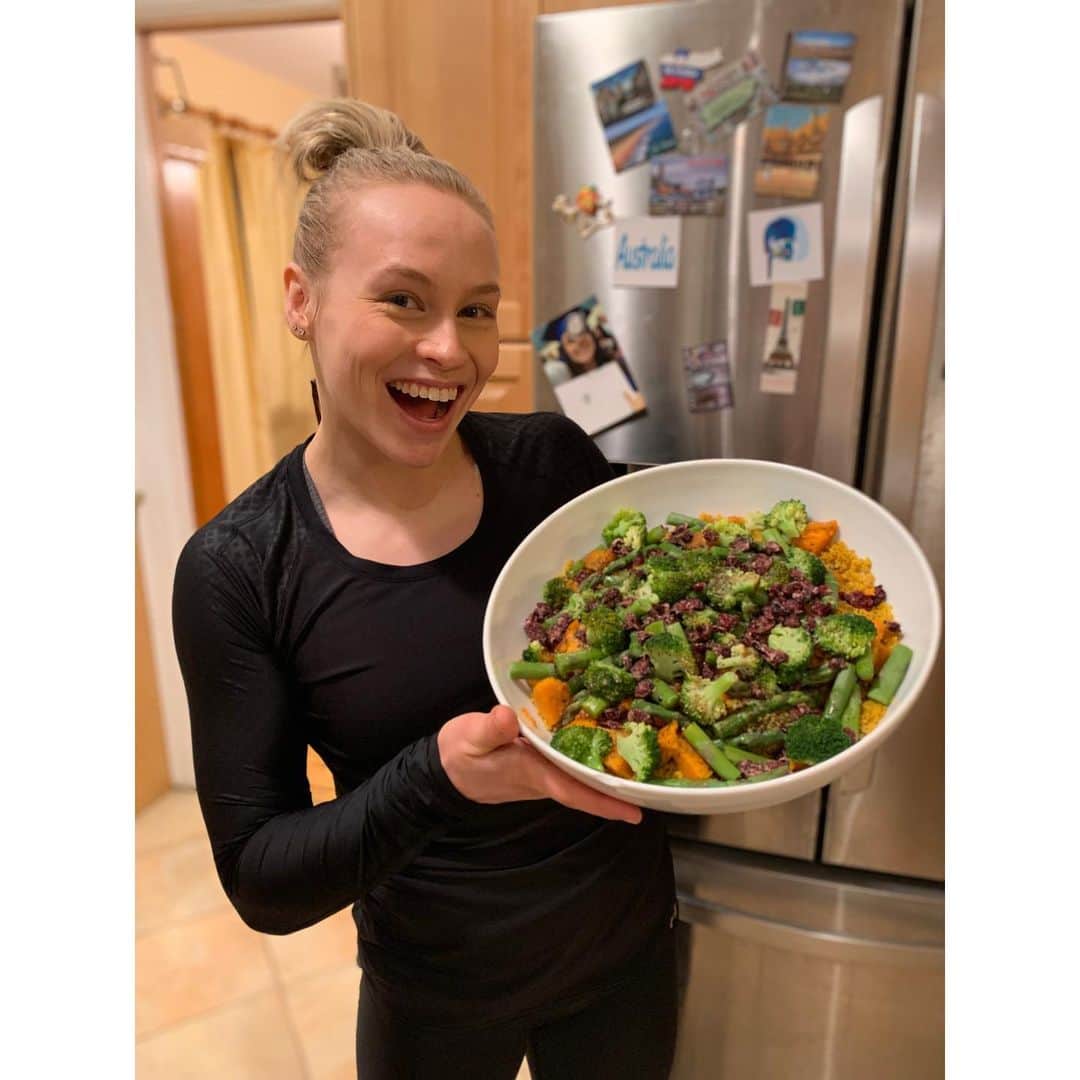 エリー・ブラックさんのインスタグラム写真 - (エリー・ブラックInstagram)「Two words…. power bowl. If you can’t tell by now, I love recipes that are quick, easy and pack a nutritional punch. Oh, and they have to taste great too! This Spiced Quinoa, Sweet Potato, Broccoli & Cranberry Salad checks off all the boxes. It’s the perfect pairing for just about anything you can cook on a BBQ. Give it a shot at your next backyard party! Check out the recipe below… . . . Ingredients: . 3 Sweet Potatoes Quarter Cup Olive Oil 1 Cup Quinoa 1 Teaspoon Ground Cumin 2 Cups Broccoli 1 Bunch of Asparagus One Third Cup of Dried Cranberries One Third Cup of Chopped Herbs 3 Table Spoons Orange Juice One and a Half Tablespoons White Balsamic Vinegar . . Instructions . 1) Preheat oven to 400 degrees Fahrenheit  2) Place sweet potatoes on large parchment sheet 3) Drizzle one table of alive oil over top 4) Season with Salt + Pepper 5) Roast for 25-30 minutes 6) Meanwhile, put the quinoa, turmeric, cumin and two cups of water in a medium sauce pan and bring to boil 7) Reduce heat, cover and let simmer for 12 minutes 8) Remove from heat and set aside to cool 9) Blanch the broccoli and asparagus in saucepan of boiling of boiling water 10) Drain and refresh under cool water 11) Put all ingredients in large bowl and whisk together while adding 3 more tablespoons of olive oil. 12) Add fresh seasoning and salt 13) Enjoy!」5月31日 3時40分 - ellieblack_
