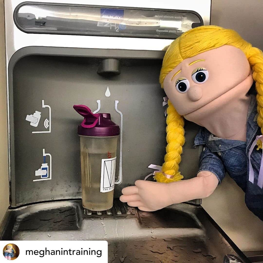 ジェイソン・ムラーズさんのインスタグラム写真 - (ジェイソン・ムラーズInstagram)「@meghanintraining supports @byobottle because refills are free-fills that keep ills out of landfills.」5月31日 3時48分 - jason_mraz