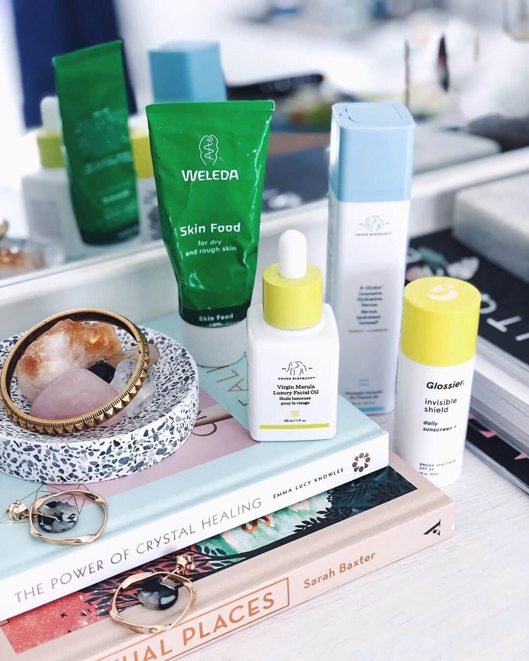 のインスタグラム：「Which one of your skincare routines has Skin Food in it? Morning, Night, or Both? Leave a comment below 💚 (pc: @_vickyloves_ )」