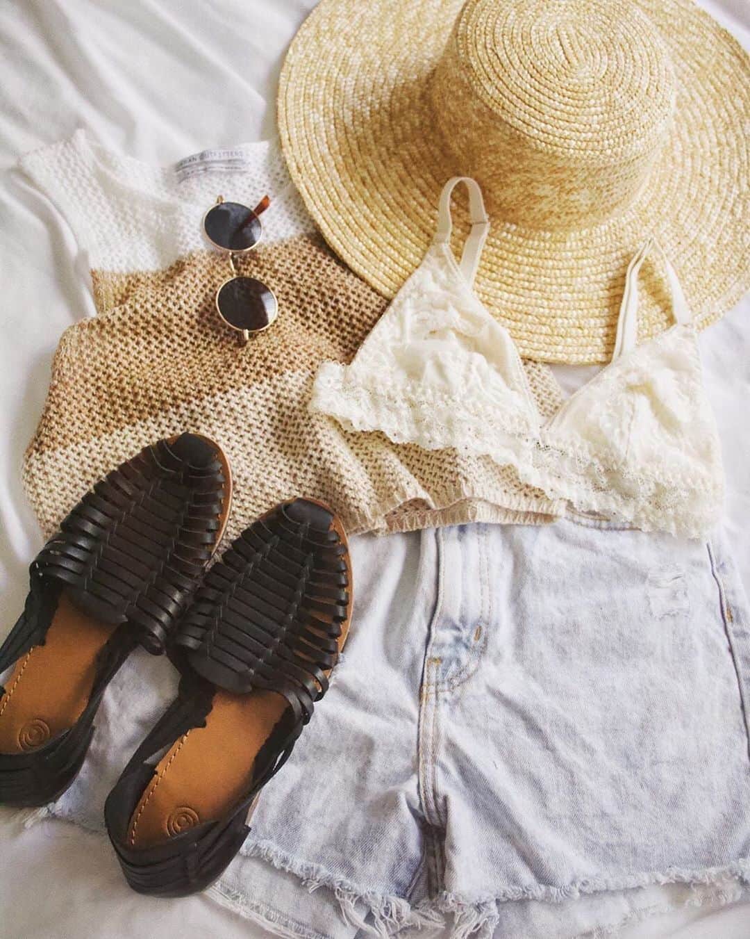 Urban Outfittersさんのインスタグラム写真 - (Urban OutfittersInstagram)「Planning outfits that make us want to go on picnics. Because it's almost June. #UOonYou  @UOLosAngeles @boldaslauren」5月31日 4時07分 - urbanoutfitters