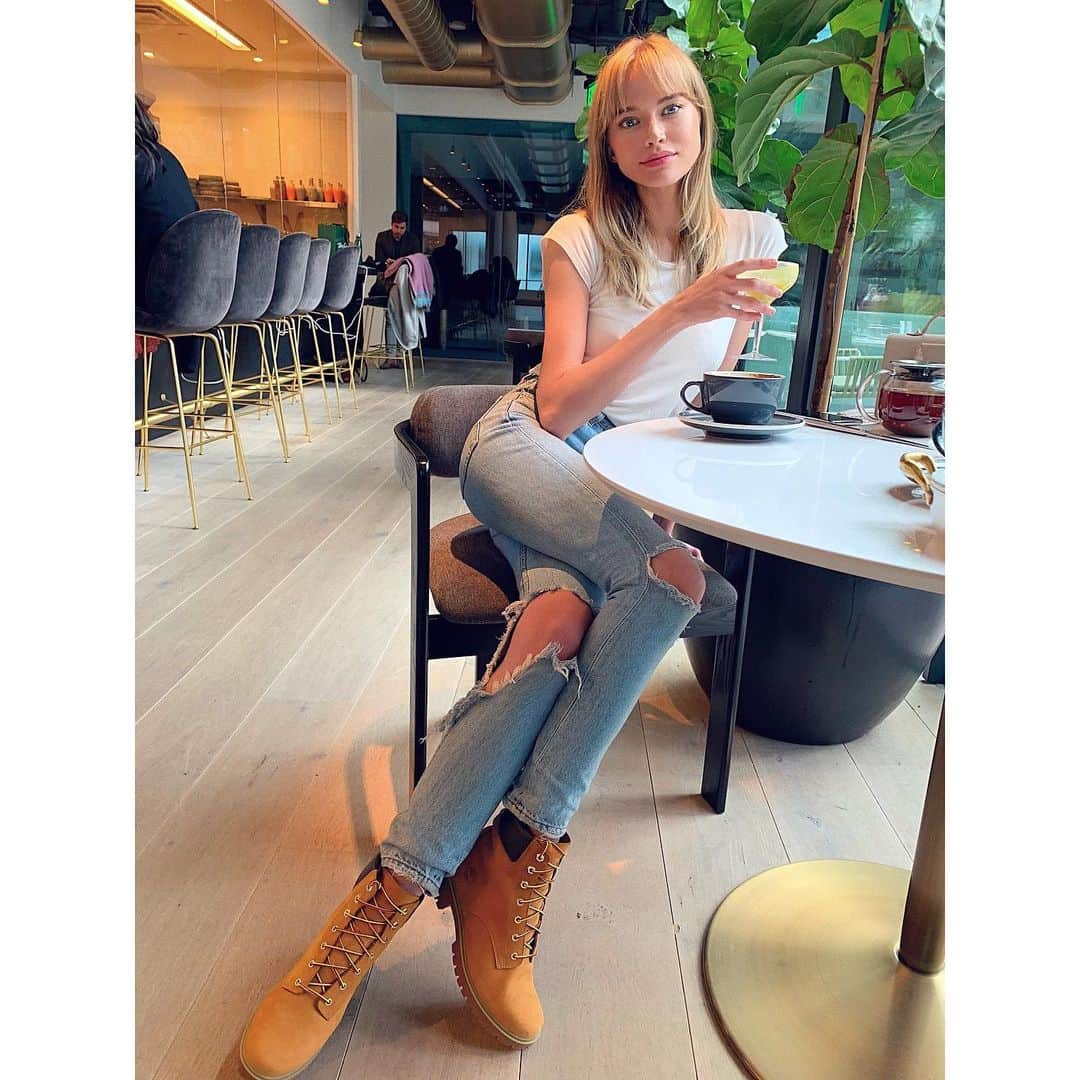 タニヤ・ミティアッシーナのインスタグラム：「🍼you know you are all grown up when you opt for a turmeric shot over a cocktail🍼 p.s. I’m obsessed with these @timberland boots, never owned a pair, now wear them with everything 😍」