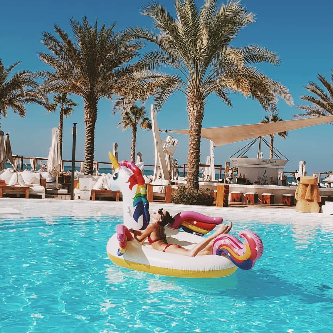 メリティナ・スタニウタさんのインスタグラム写真 - (メリティナ・スタニウタInstagram)「I'm a kind of 100% summer lover 😁  #dubai #summer #summertime #pool #sun #nikkybeach #girl #bikini #swimmingpool #vacation #holiday #samsungbelarus #s10belarus #galaxys10 #emirates」5月31日 4時15分 - melitinastaniouta