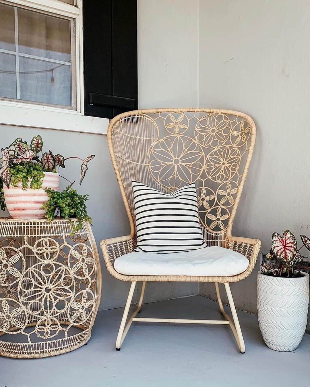 HomeGoodsさんのインスタグラム写真 - (HomeGoodsInstagram)「Found by Christine from @homegoodsobsessed Styled by Jessica from @the_rusticpallet  Reimagine your home for summer and soak in the savings. ☀️ #GoFinding」5月31日 4時51分 - homegoods