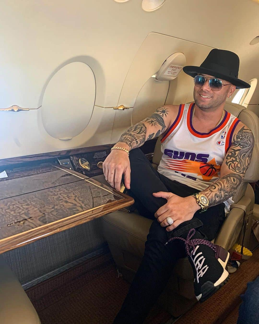 ウィジンさんのインスタグラム写真 - (ウィジンInstagram)「Llegamos a Dallas,hoy se forma la #rumbagarantizada🎶💃🎶💃🎶💃🎶💃🎶 #comoantestour🌎🥋🥋 @wisinyyandel #otrosnivelesdije💯💯🔝🔜🔊🎬📈」5月31日 4時55分 - wisin