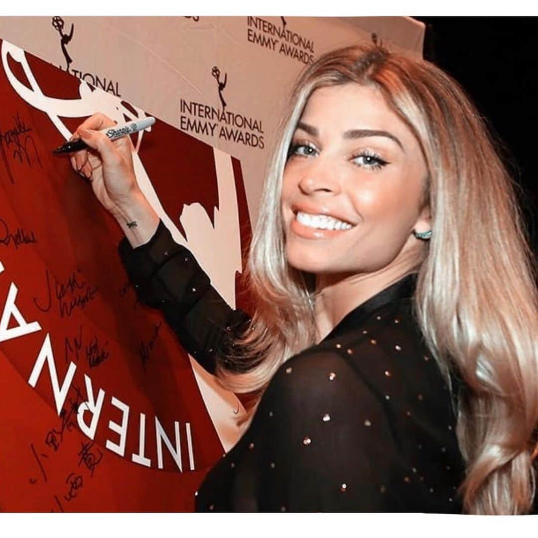 massaferaさんのインスタグラム写真 - (massaferaInstagram)「#TBT do sorriso largo da indicação ao Emmy Internacional de melhor atriz  por Verdades  Secretas ✨😍」5月31日 4時56分 - massafera