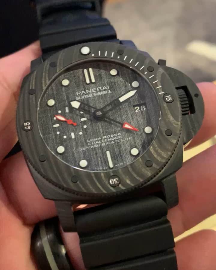 パネライのインスタグラム：「Looking back at SIHH2019, the #Panerai #PAM1039 47mm Submersible Luna Rossa has my attention right off the bat. Carbotech case, red accents, and a textured dial which is made of competition sail cloth from the Yacht.  Looks like it’s finally available online and in boutiques. MSRP of $21,600 USD」
