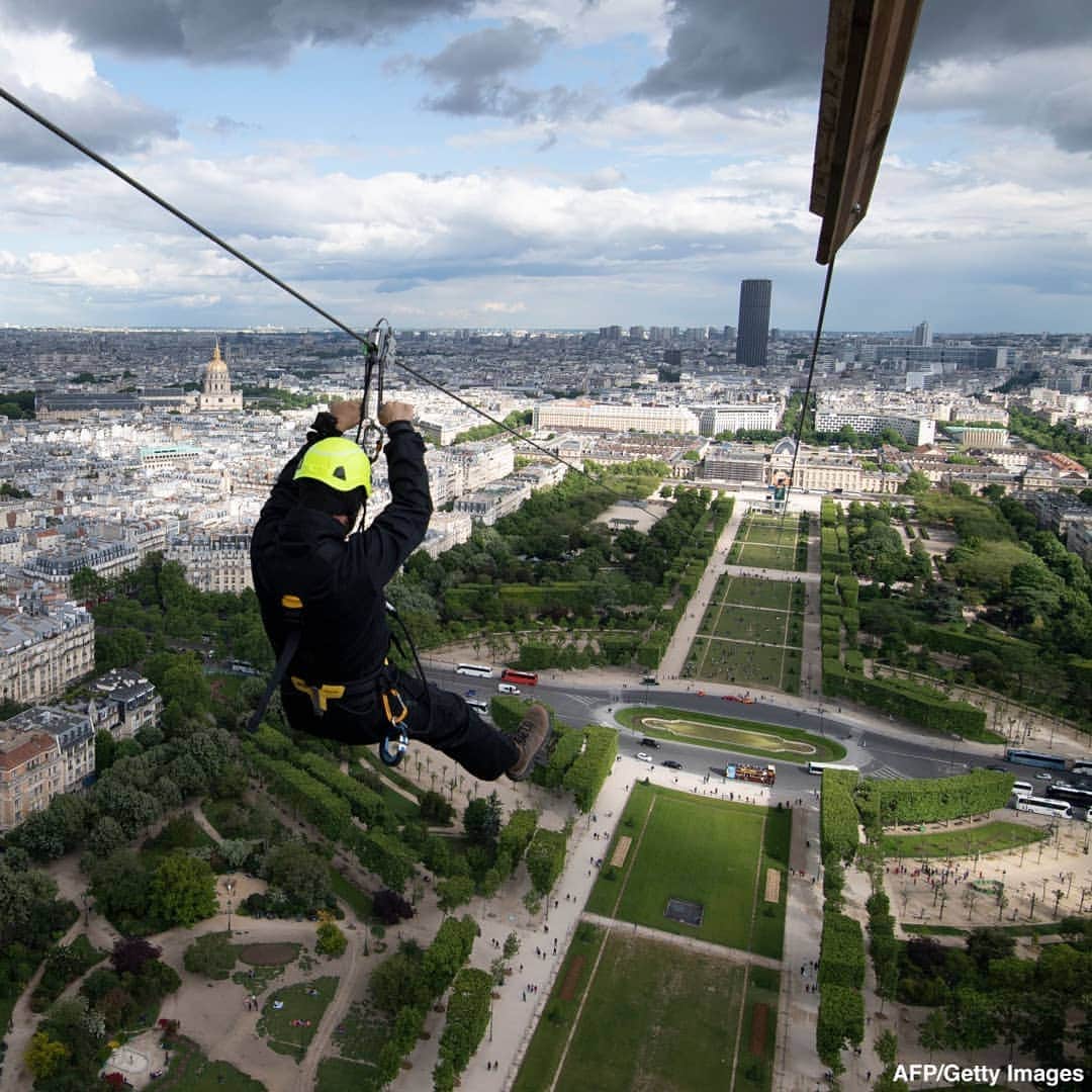 ABC Newsさんのインスタグラム写真 - (ABC NewsInstagram)「A zip line installation installed on the second floor of the Eiffel Tower allows you to glide 800 meters to the Champs de Mars in 90 seconds. #eif#zipline #extremesports #paris」5月31日 5時15分 - abcnews