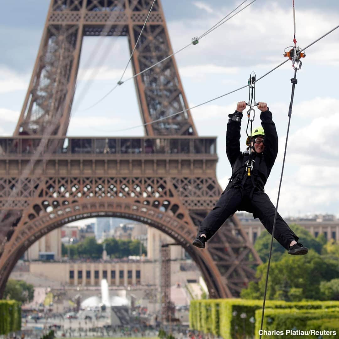 ABC Newsさんのインスタグラム写真 - (ABC NewsInstagram)「A zip line installation installed on the second floor of the Eiffel Tower allows you to glide 800 meters to the Champs de Mars in 90 seconds. #eif#zipline #extremesports #paris」5月31日 5時15分 - abcnews