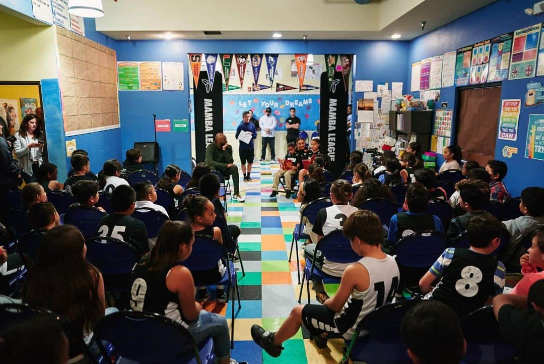 コービー・ブライアントさんのインスタグラム写真 - (コービー・ブライアントInstagram)「Check out these dedicated #MambaLeague players and winners of the #Wizenard book report challenge from @bgclaharbor! Your futures are as big as you can dream. It just takes consistency, determination, and perseverance. I look forward to watching what you can do! #MambaMentality #GranityStudios」5月31日 5時37分 - kobebryant