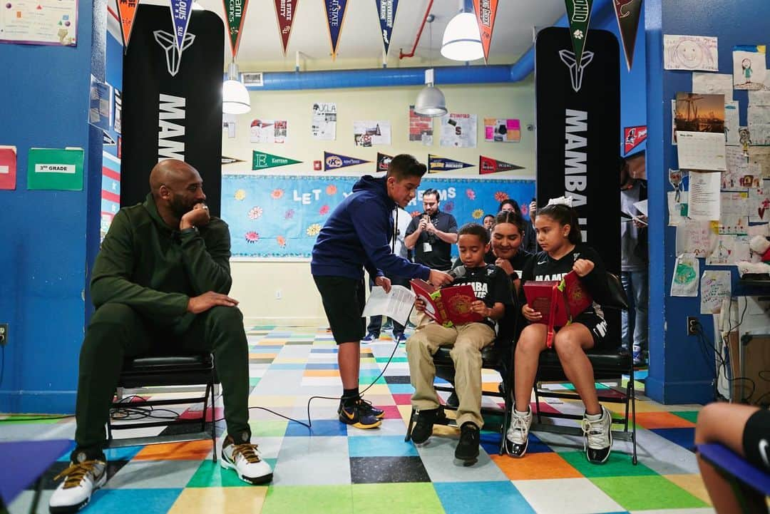 コービー・ブライアントさんのインスタグラム写真 - (コービー・ブライアントInstagram)「Check out these dedicated #MambaLeague players and winners of the #Wizenard book report challenge from @bgclaharbor! Your futures are as big as you can dream. It just takes consistency, determination, and perseverance. I look forward to watching what you can do! #MambaMentality #GranityStudios」5月31日 5時37分 - kobebryant