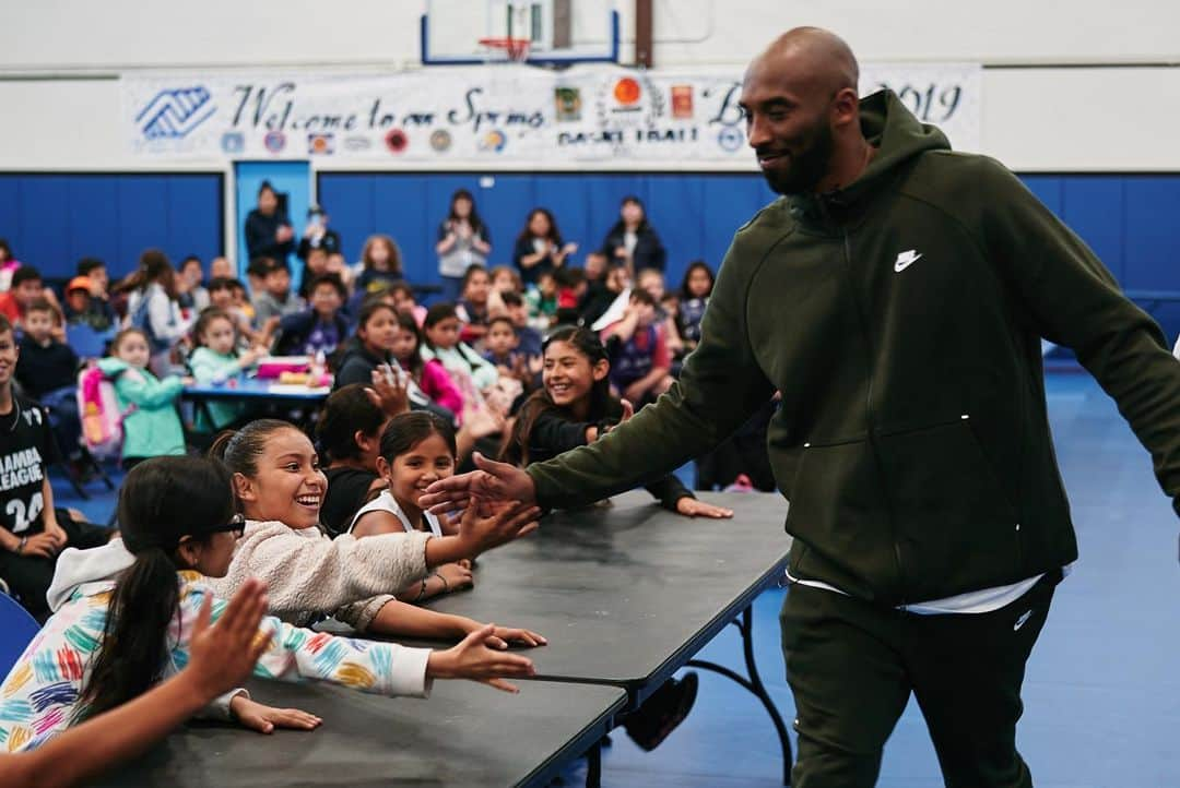 コービー・ブライアントさんのインスタグラム写真 - (コービー・ブライアントInstagram)「Check out these dedicated #MambaLeague players and winners of the #Wizenard book report challenge from @bgclaharbor! Your futures are as big as you can dream. It just takes consistency, determination, and perseverance. I look forward to watching what you can do! #MambaMentality #GranityStudios」5月31日 5時37分 - kobebryant