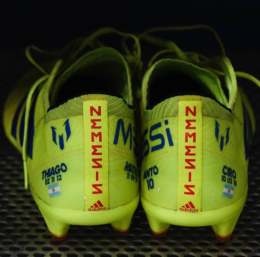 LFPさんのインスタグラム写真 - (LFPInstagram)「The boots of a KING! 👑 • #Messi #Barça #LaLigaSantander #LaLiga #King #Boots」5月31日 5時28分 - laliga
