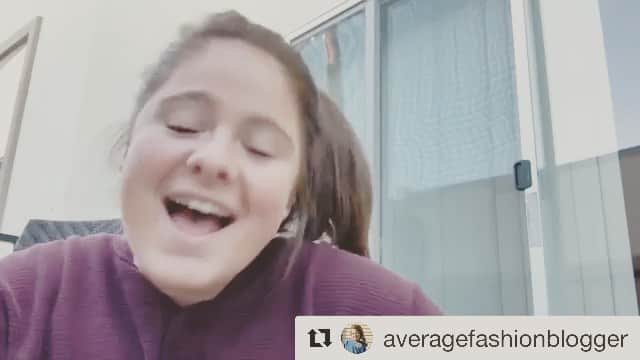 レイチェル・レフィブレのインスタグラム：「My friend Courtney is funnier than me. And you. You should follow her @averagefashionblogger ・・・ Temporary lip injections!!!!! They are PERFECT!! 📌💉💉I hope u love it!!! #perfect #blogger #diy #blogger #and #crafter #i #tried #sleeping #with #it #on #never #again #venmo #me #buy #my #shirt #selfpromo #is #so #annoying  #but #u #love #me」