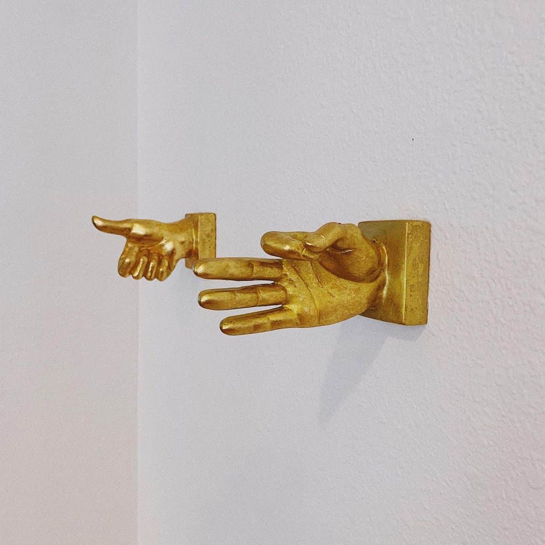ブランドン・シェイアのインスタグラム：「I hope my new coat hangers inspire you to try some new moves on your partner or yourself tonight. Go have some fun. Don’t forgot to play safe 😁😂」