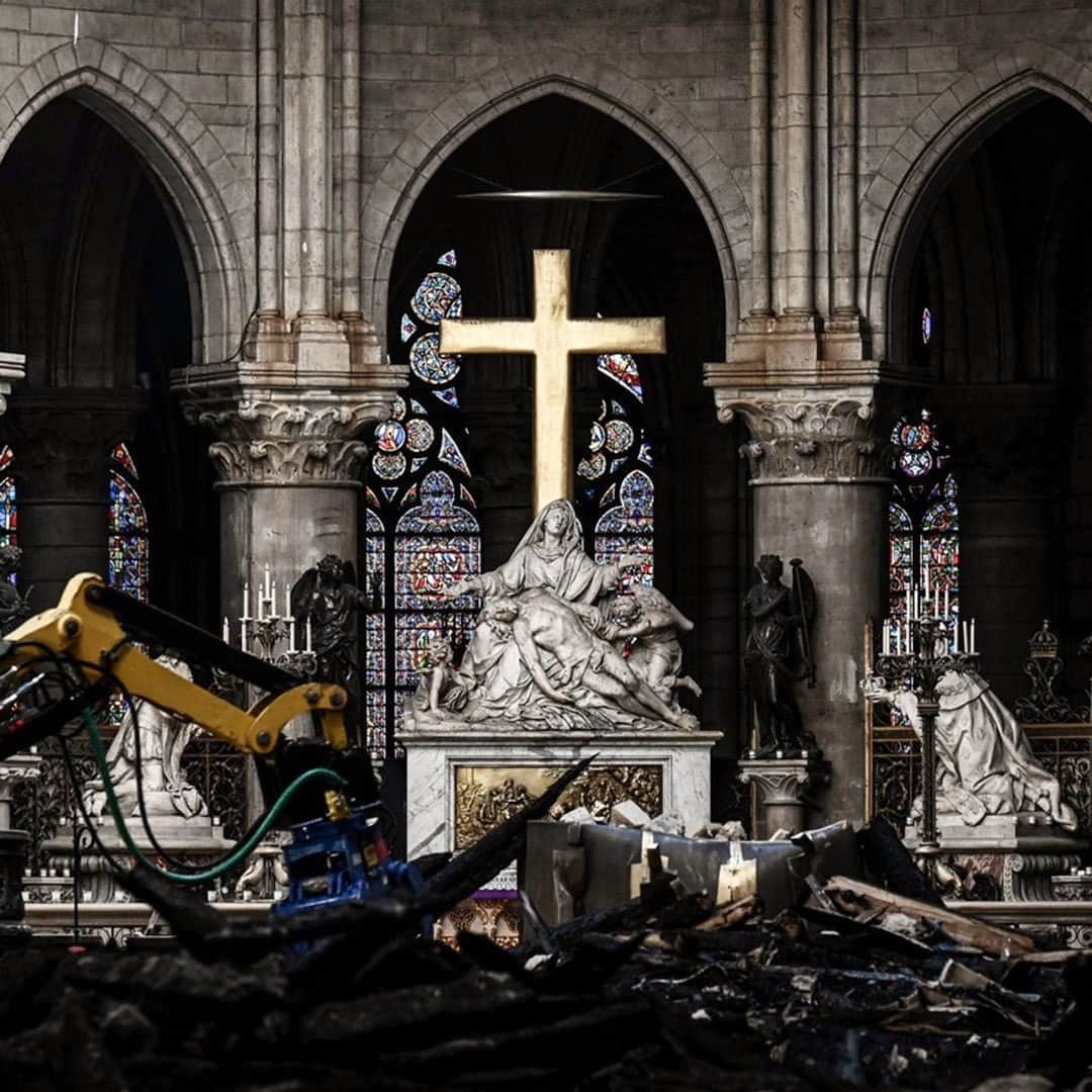 HYPEBEASTさんのインスタグラム写真 - (HYPEBEASTInstagram)「@hypebeastart: Artists like @takashipom, Sterling Ruby, Jenny Saville, and more plan to donate works to help with the restoration of the historic Notre-Dame in Paris. @gagosian is organizing a massive exhibition with all proceeds benefiting Friends of Notre-Dame de Paris. Click the link in bio for more details. Photo: Philippe Lopez/Getty Images」5月31日 6時01分 - hypebeast