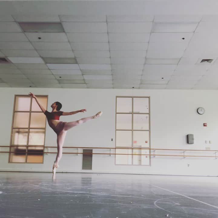 のインスタグラム：「Inspiring morning class with @ashleyellisb and Gray with Jonny Eliasen 💕 インスピレーション #ballet #ballerina #ballerinalife #class #happy #happiness #dance #art #幸せ #バレエ #バレリーナ #rehearsal #travellife #work #class #inspiration」