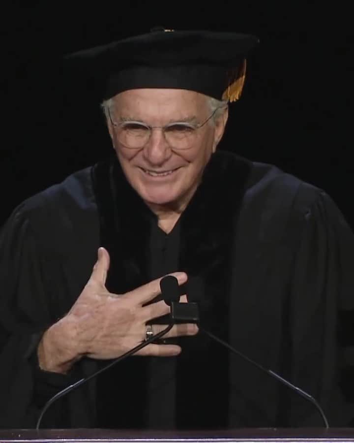 デビッドヤーマンのインスタグラム：「“This is it. The big moment. No, it’s not…”—#DavidYurman Watch highlights from his #FITCommencement speech. Last week, our cofounder also received an honorary doctorate in fine arts from @fitnyc.」